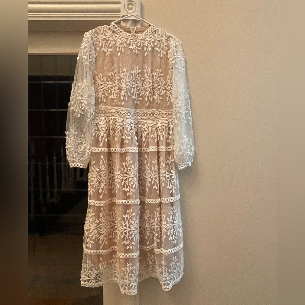 Ivy City Elegant Lace Dress with Floral Patterns